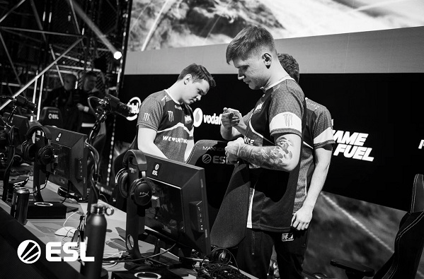 线组合为核 线组合为核